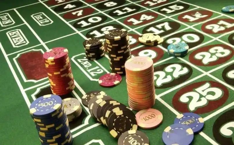 687bd live casino mobile view with strong contrast and readable cards